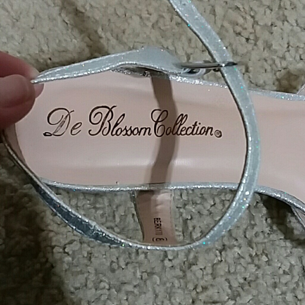 Shoes - Picture 4 of 5